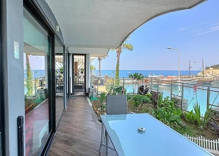 Waterfront Glass Flat Apartmán *