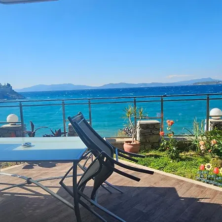 Διαμέρισμα Waterfront Glass Flat *