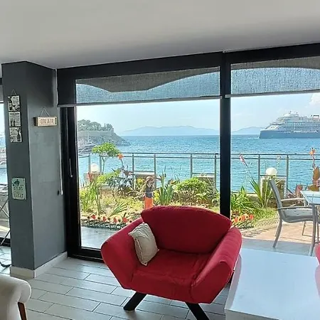 Waterfront Glass Flat * クシャダス