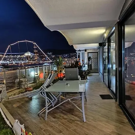 Waterfront Glass Flat * クシャダス