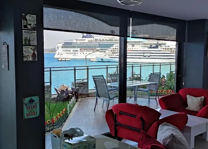 Waterfront Glass Flat Κουσάντασι