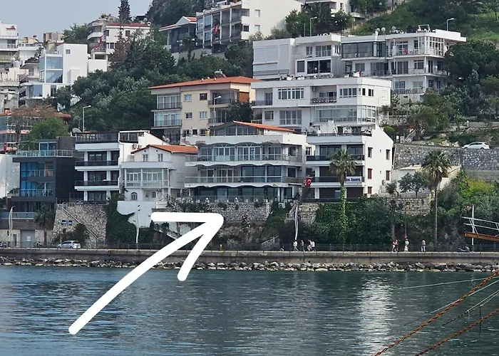 Waterfront Glass Flat شقة كوشاداسيه